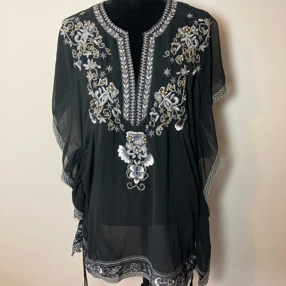 Monoreno embroidered top, black size Medium